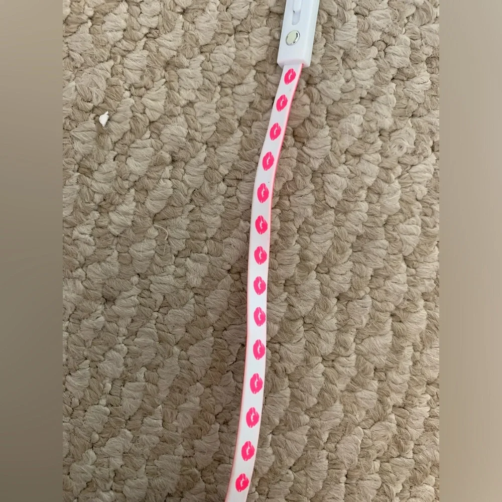 NEW Pink lips no tangled Ear phone